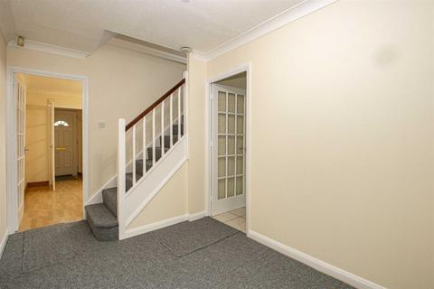 3 bedroom detached house to rent, Rillington Gardens, Milton Keynes MK4