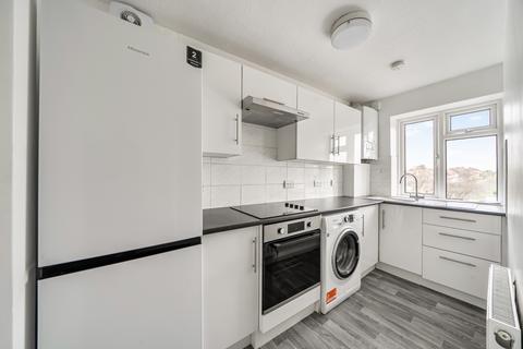 2 bedroom flat to rent, Stoneleigh Broadway, Epsom KT17