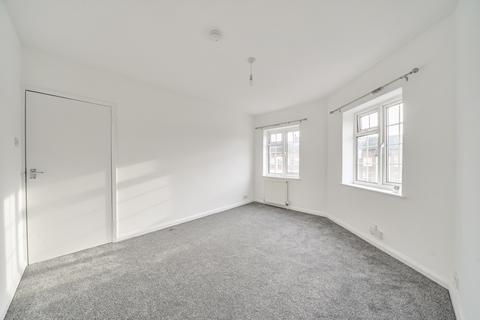 2 bedroom flat to rent, Stoneleigh Broadway, Epsom KT17