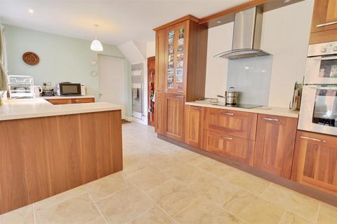 3 bedroom house for sale, Woodnoth Drive, Shavington, Crewe