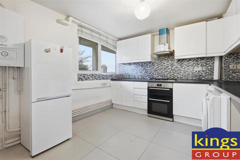 3 bedroom flat for sale, 175a Wick road