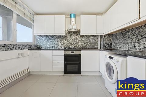 3 bedroom flat for sale, 175a Wick road