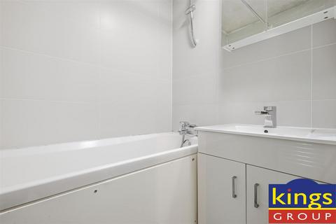 3 bedroom flat for sale, 175a Wick road