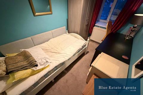 1 bedroom in a house share to rent, Syon Park Gardens, Isleworth, TW7