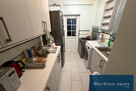 1 bedroom in a house share to rent, Syon Park Gardens, Isleworth, TW7