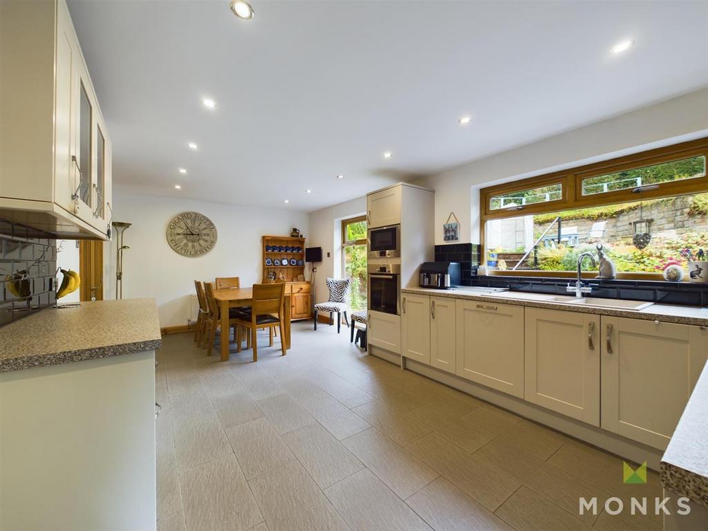 Kitchen/ Dining Room