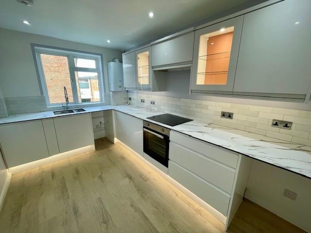 Kitchen 1.jpg