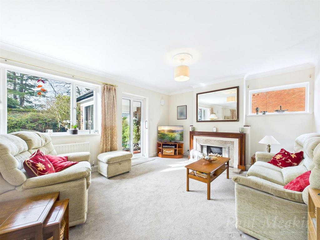 Living/ DIning Room