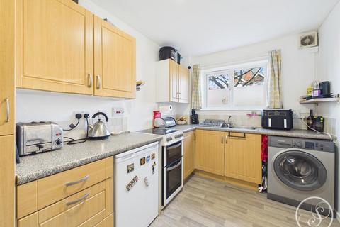 2 bedroom flat for sale, Harehills Lane, Leeds