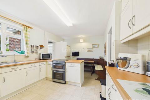 3 bedroom detached house for sale, Broadmoor Road, Carbrooke