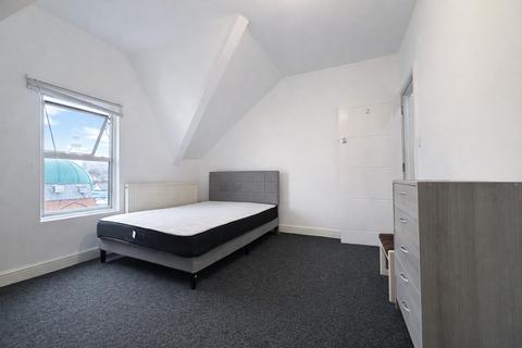 1 bedroom in a flat share to rent, Furnished Double Room To Let - HP11