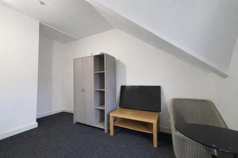 1 bedroom in a flat share to rent, Furnished Double Room To Let - HP11