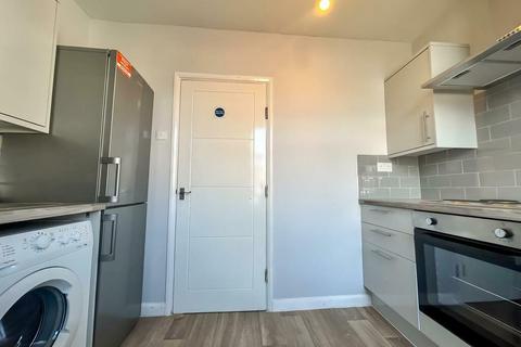1 bedroom in a flat share to rent, Furnished Double Room To Let - HP11