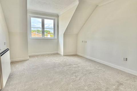 1 bedroom apartment for sale, Sea Road, Milford on Sea, Lymington, Hampshire, SO41