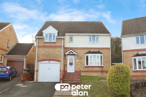 4 bedroom detached house for sale, St. Andrews Drive, Pontllanfraith, Blackwood