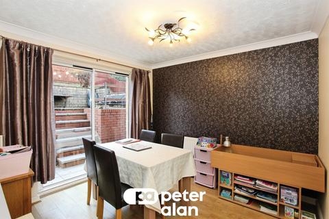 4 bedroom detached house for sale, St. Andrews Drive, Pontllanfraith, Blackwood