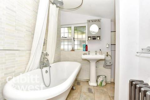 undefined, AVAILABLE WITH NO DEPOSIT Pond Lane Clanfield PO8