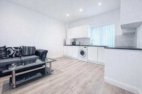 2 bedroom flat to rent, 2 Bedroom Flat To Let - HP12