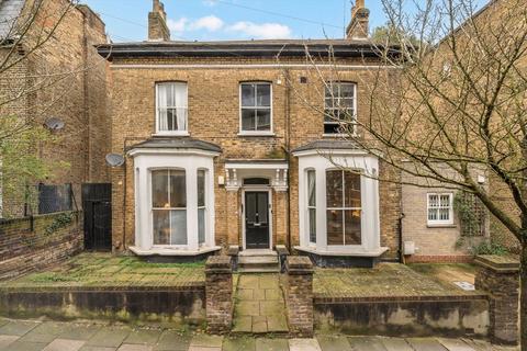2 bedroom flat for sale, Bickerton Road, London N19