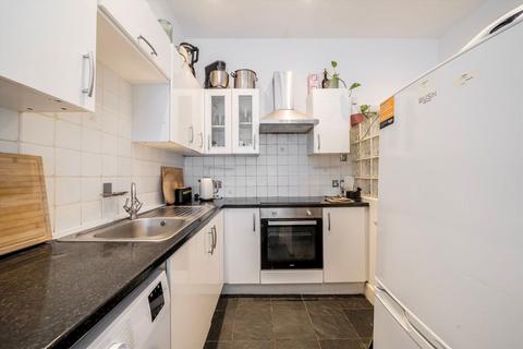 2 bedroom flat for sale, Bickerton Road, London N19