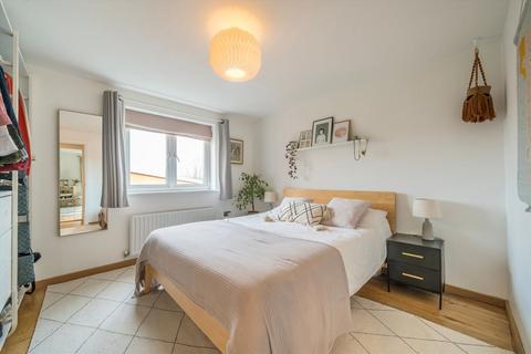 2 bedroom flat for sale, Turnham Road, London SE4