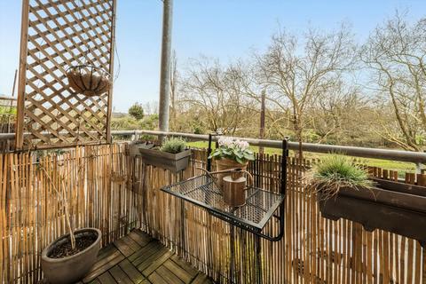 2 bedroom flat for sale, Turnham Road, London SE4