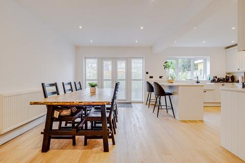 4 bedroom detached house for sale, Leslie Road, Rayleigh, SS6