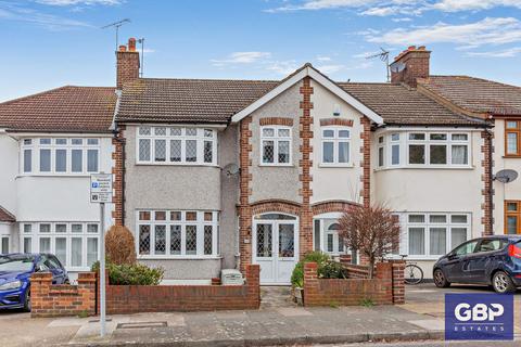 3 bedroom terraced house for sale, Stanley Avenue, Romford, RM2
