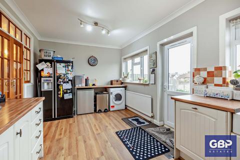 3 bedroom terraced house for sale, Stanley Avenue, Romford, RM2