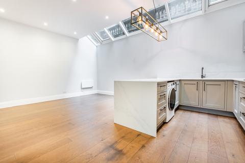 4 bedroom house to rent, Queen's Gate Place Mews London SW7