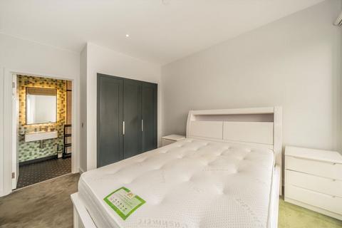 2 bedroom flat to rent, Botanic Square, London E14