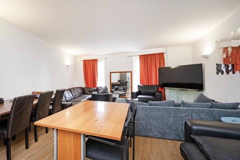 3 bedroom flat to rent, Coke Street, Aldgate, London, E1