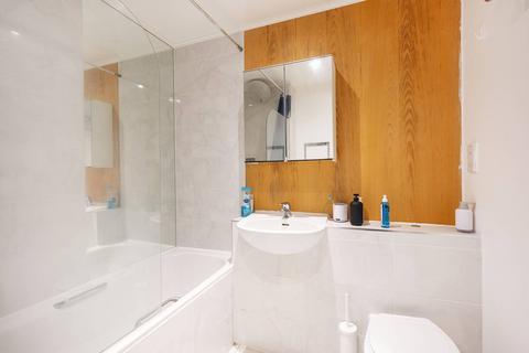3 bedroom flat to rent, Coke Street, Aldgate, London, E1