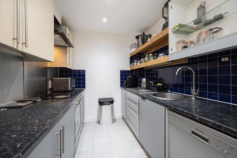 3 bedroom flat to rent, Coke Street, Aldgate, London, E1