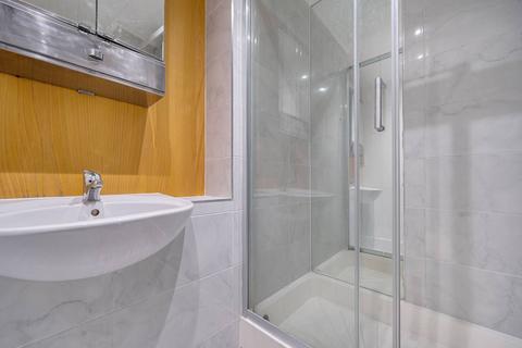 3 bedroom flat to rent, Coke Street, Aldgate, London, E1