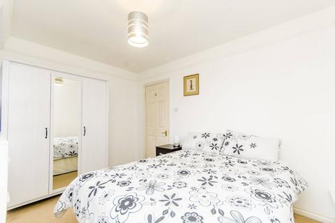 1 bedroom flat for sale, Western Avenue, Ealing, London, W5