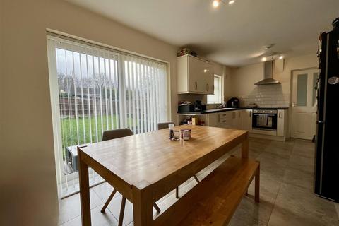 2 bedroom semi-detached house to rent, Redhurst Drive, Fordhouses, Wolverhampton