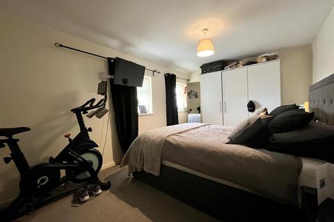 2 bedroom semi-detached house to rent, Redhurst Drive, Fordhouses, Wolverhampton