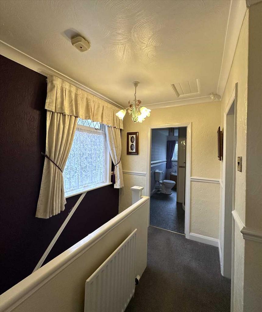Front bedroom 1: