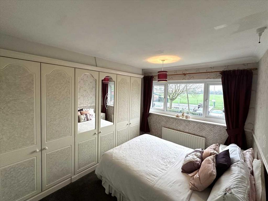 Rear bedroom 2: