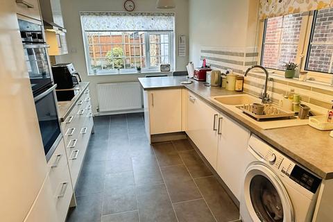 3 bedroom detached house for sale, Kensington Close, Oadby, Leicester, LE2