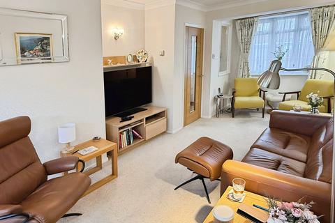 3 bedroom detached house for sale, Kensington Close, Oadby, Leicester, LE2