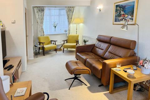 3 bedroom detached house for sale, Kensington Close, Oadby, Leicester, LE2