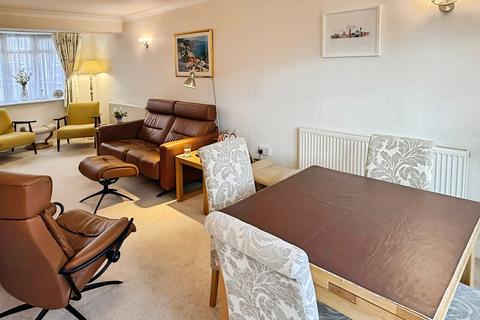 3 bedroom detached house for sale, Kensington Close, Oadby, Leicester, LE2