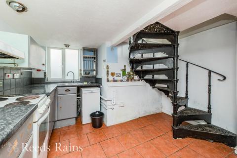 2 bedroom terraced house for sale, Hulley Road, Cheshire SK10