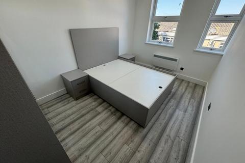 3 bedroom flat to rent, The Broadway, Southall, UB1