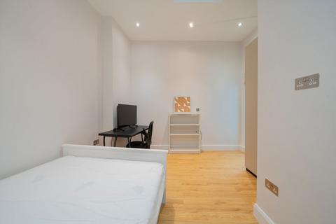 Studio to rent, Normand Road, London W14
