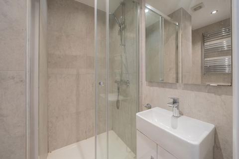 Studio to rent, Normand Road, London W14