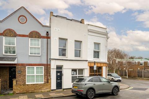 Studio to rent, Normand Road, London W14