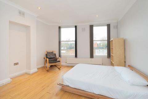Studio to rent, Normand Road, London W14